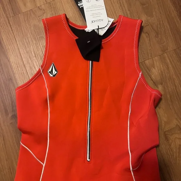 Volcom women’s Red/Orange One Piece wetsuit bathing suit - Picture 2 of 5